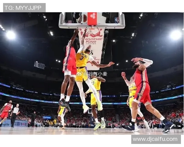 小琼斯精彩扣篮对决猛龙队展现惊人弹跳与技巧的巅峰时刻 小琼斯精彩扣篮对决猛龙队展现惊人弹跳与技巧的巅峰时刻